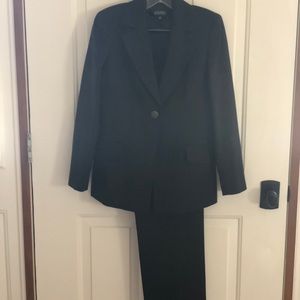 Kasper 2 Piece Suit